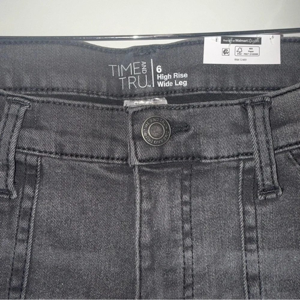NWT Gray High Rise Wide Leg Cropped Jeans - Picture 4 of 5